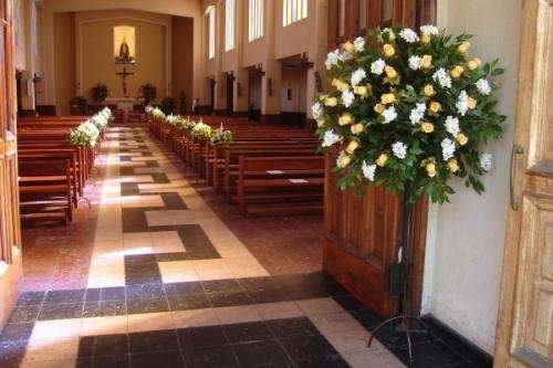 Decoración floral iglesias para bodas - Imagui