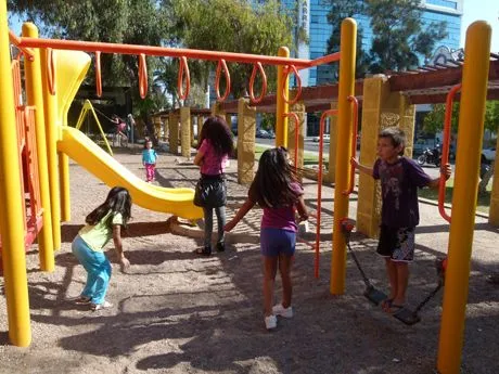 Fotos niños jugando parque - Imagui