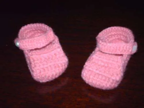 Zapatitos tejidos a crochet para bebé de 0 a 3 meses - Imagui
