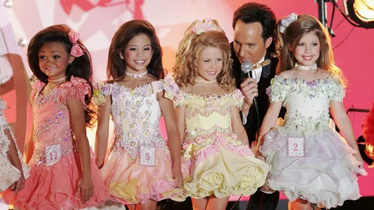 Francia arremete contra los concursos de Mini Misses | Niñez ...