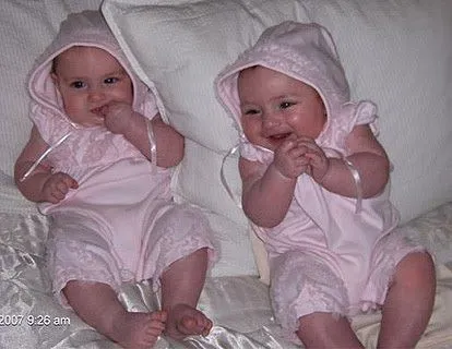 Fotos de bebés recien nacidos gemelas - Imagui