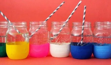 Frascos de vidrio decorados para usar como vasos | Manualidades ...