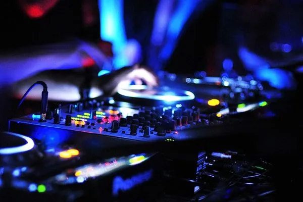 Siete frases que un DJ no quiere escuchar | DiceLaCancion.com