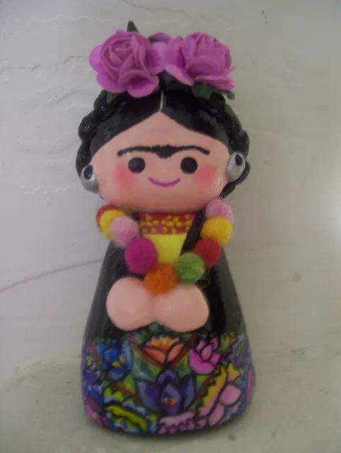 Frida Kahlo muñeca de papel mache | Papel mache | Pinterest ...