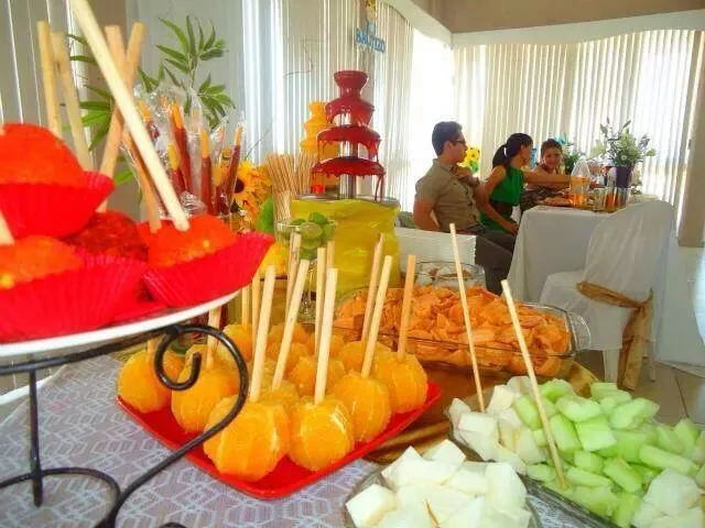 frutas con chamoy | mesa de dulces | Pinterest