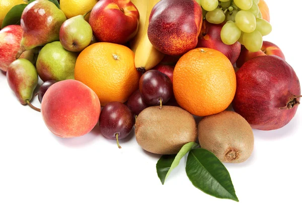 frutas frescas aisladas sobre un fondo blanco. conjunto de ...