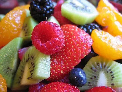  varias frutas al día ya que las frutas tienen la capacidad de ...