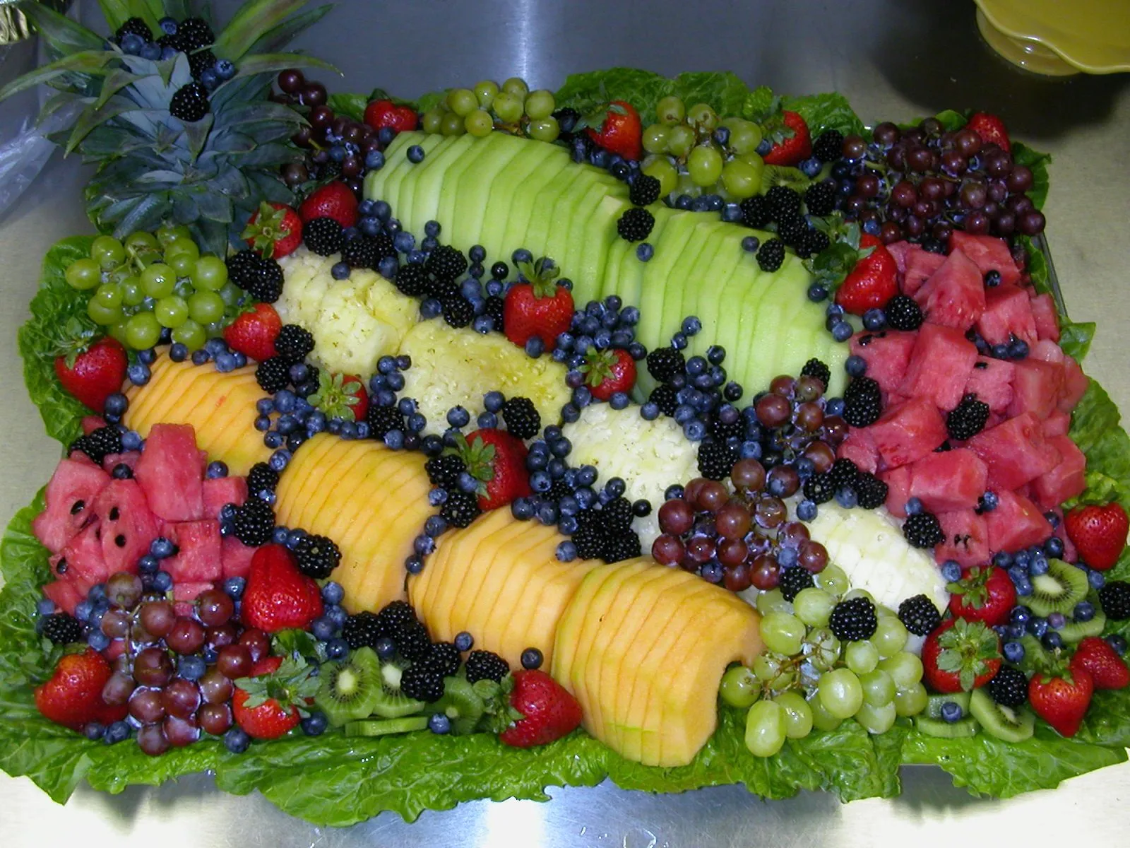 Frutas e Frutos: Mesas decoradas com muitas frutas Frutas e Frutos: Mesas decoradas com muitas frutas