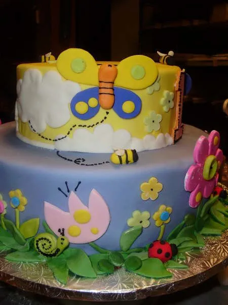 Decoración de tortas infantiles con flores y mariposas - Imagui