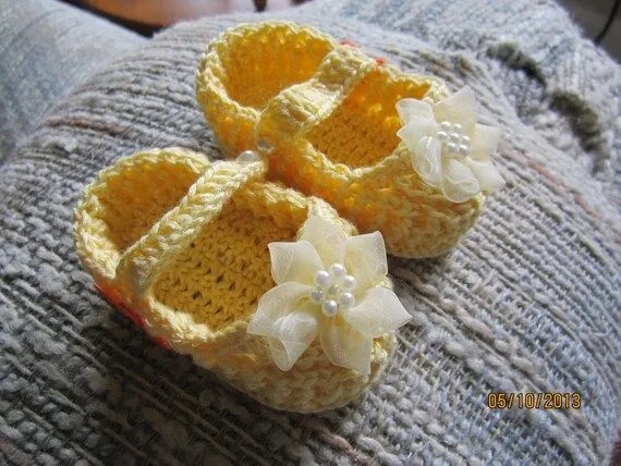ganchillo zapatillas de bebé zapatitos amarillo de por MelyFashion