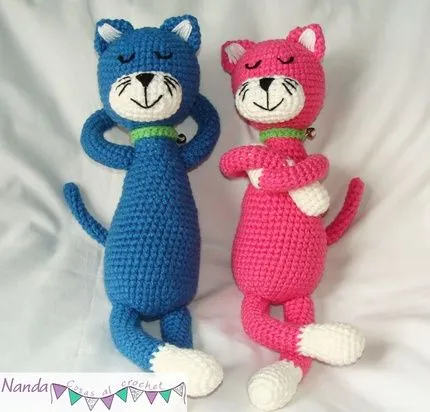 Gatos dormilones tejidos al crochet | Bixti.com.ar | Pinterest ...
