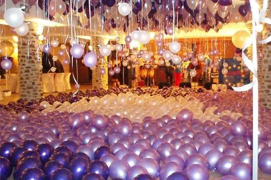 muchos globos sueltos decoración fiesta | Celebraciones: Globos ...