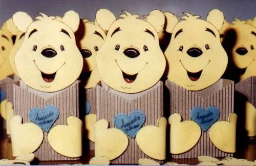 Souvenirs de Winnie Pooh bebé en goma eva - Imagui