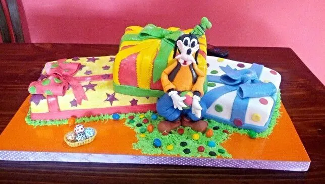 Goofy y su Torta de regalos | Tortas | Pinterest