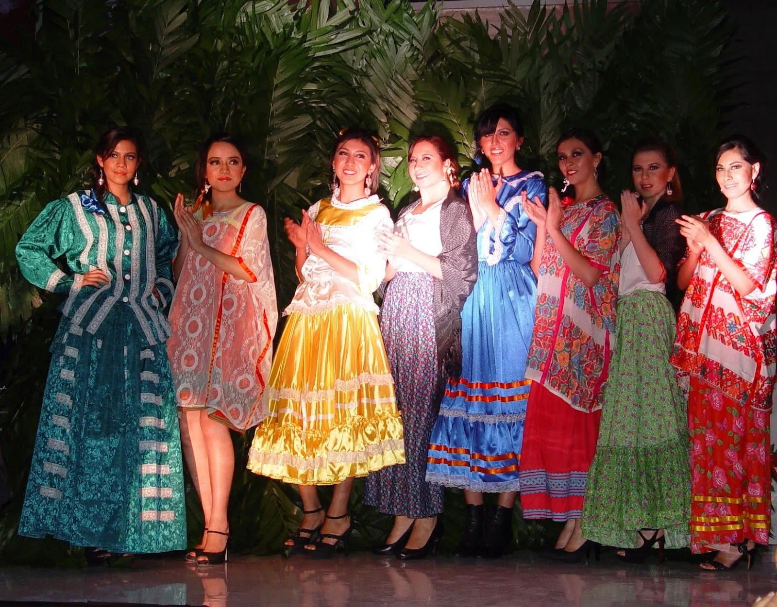 GradoCeroPress: GUERRERO PRESENTA PASARELA DE TRAJES TÍPICOS Y ... GradoCeroPress: GUERRERO PRESENTA PASARELA DE TRAJES TÍPICOS Y ...