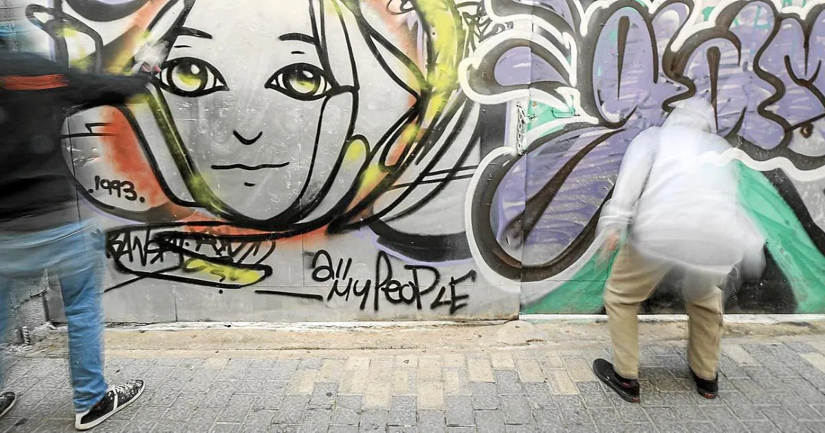 Grafitis: Los grafiteros piden a Cort paredes para poder hacer pintadas  legales