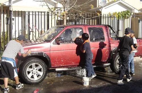 Dibujos de niños lavando un carro - Imagui