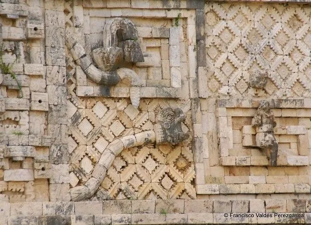 Grecas y serpientes en el Cuadrángulo de las Monjas | Flickr ... Grecas y serpientes en el Cuadrángulo de las Monjas | Flickr ...