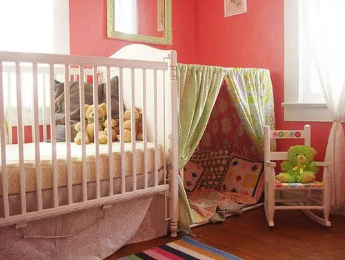 Habitación de bebé con cabaña para jugar | Decoideas.Net