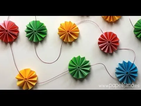 Cómo hacer guirnalda flores de papel tipo acordeon - YouTube