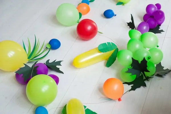 Guirnalda de globos en forma de frutas