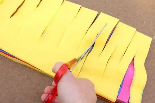 Guirnaldas super colorida con papel crepé ~ Portal de Manualidades