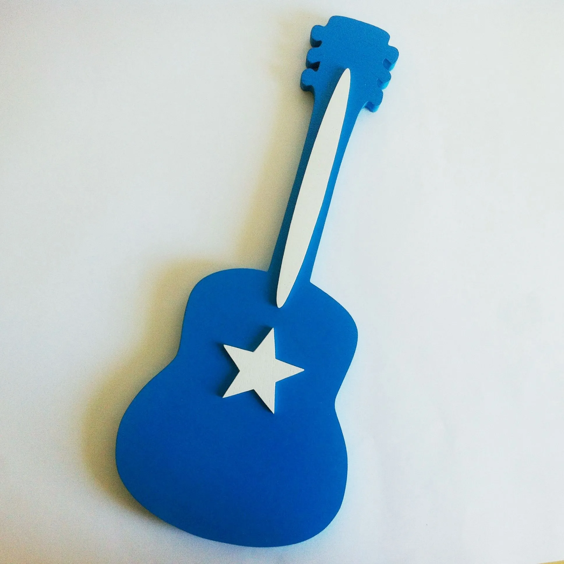 Guitarra decorativa de madera. Personalizado. Deco - Artesanum
