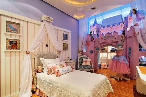 HABITACIONES DE PRINCESAS CON CASTILLOS Sleeping Beauty Castle Bed ...