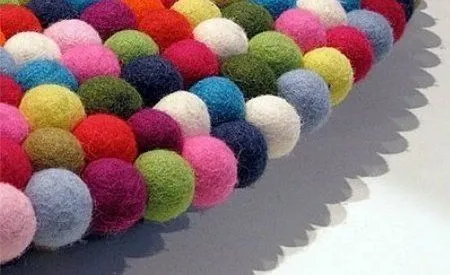 handmade designs: Tutorial gratis: cómo hacer bolas de fieltro handmade designs: Tutorial gratis: cómo hacer bolas de fieltro