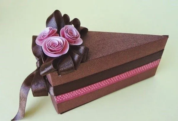 Haz una caja de regalo en forma de pastel ~ Solountip.com