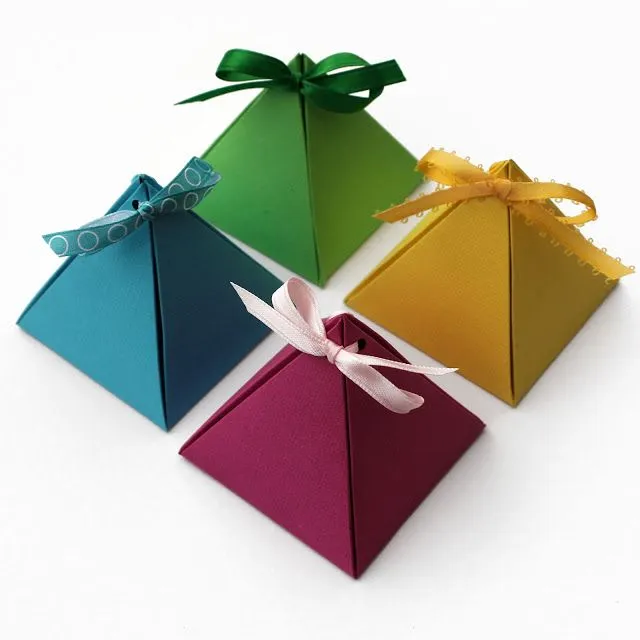 Haz una cajita piramidal de papel para regalo ~ lodijoella