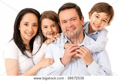 Hermosa familia feliz - aislado sobre un fondo blanco Fotos stock ...