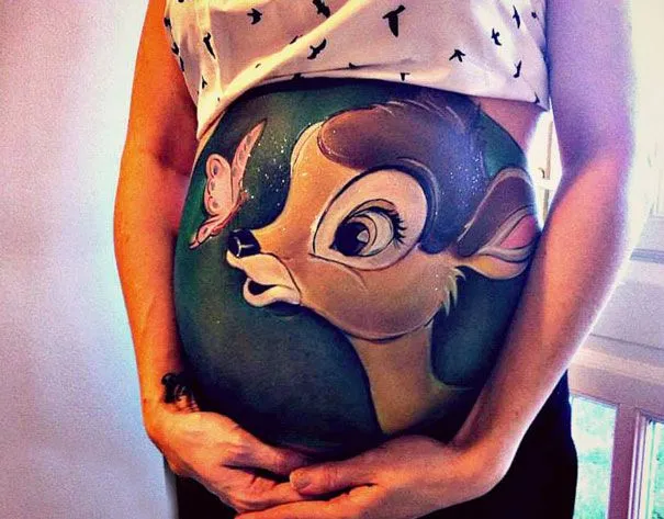 Hermosas pinturas sobre panza de mamás embarazadas mientras acogen ...