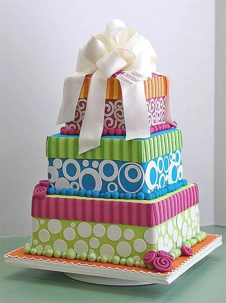 Hermoso pastel de cumpleaños. | Amazing cakes | Pinterest | Gift ...