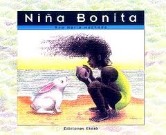 Esta es la historia de una niña en busca de su identidad. Esta es la historia de una niña en busca de su identidad.