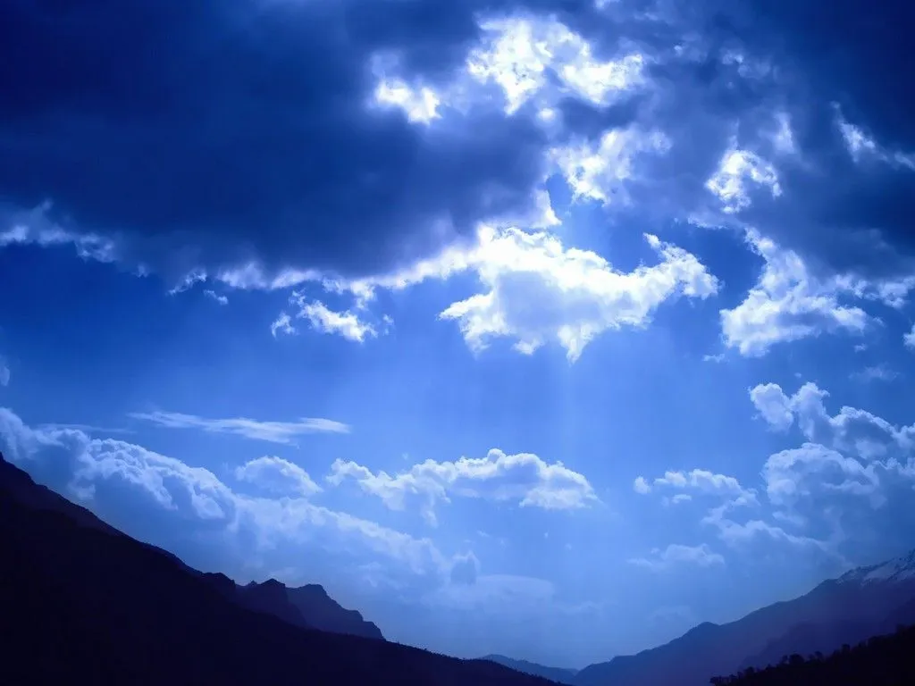 Historias Interesantes: ¿Porqué el cielo es azul?