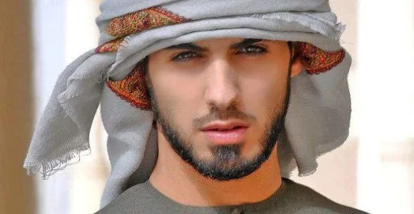 Así es el hombre que Arabia Saudí expulsó por ser demasiado guapo ...