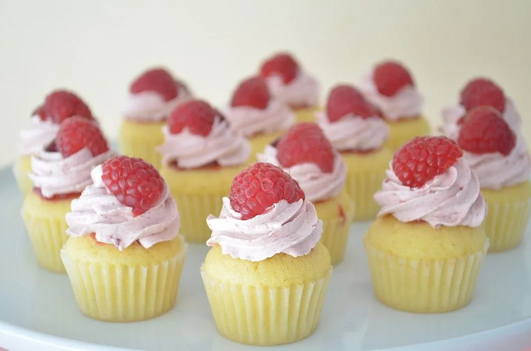 Homemade Geneva cakes and Mini Cupcakes | Petra Cakes Homemade Geneva cakes and Mini Cupcakes | Petra Cakes