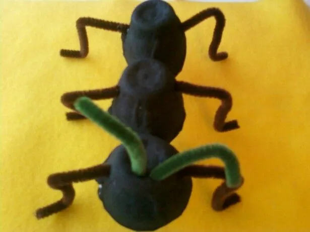 Hormigas hechas con caja de huevos Manualidades para niños | Jugar y ...