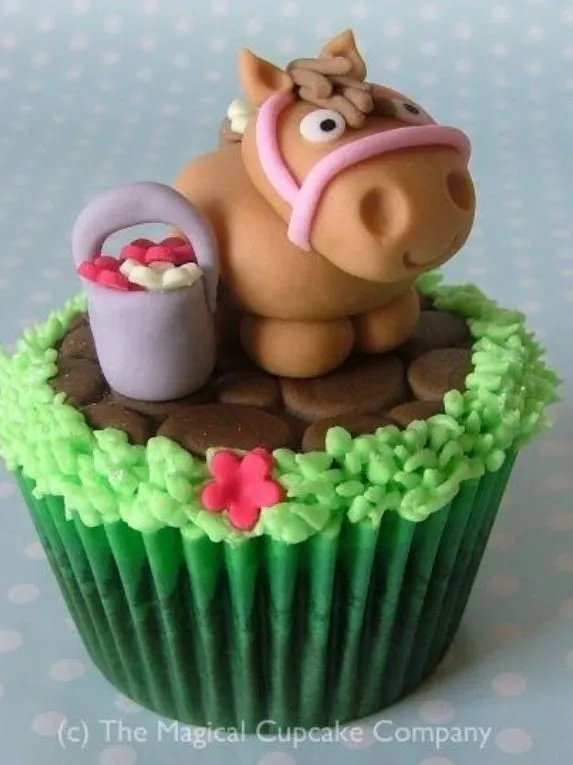 Horse cupcake | galletas/cupcakes caballos | Pinterest