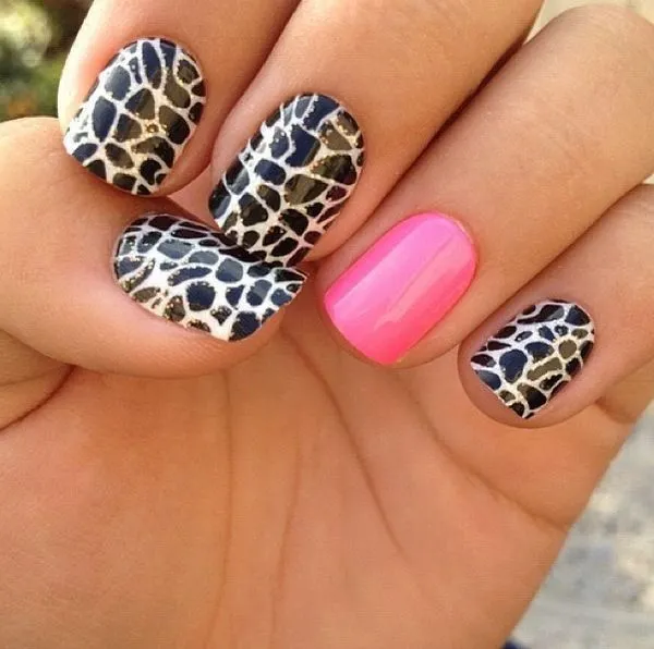 Hot pink accent nail. | - nail - | Pinterest | Uñas Acentuadas ...