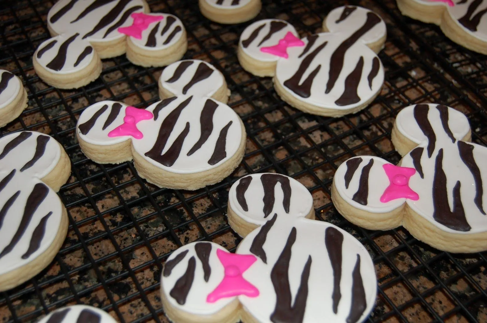 how fun are these i made these precious zebra print minnie mouse ...