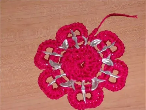Flores tejidas con anillas de refresco - Imagui