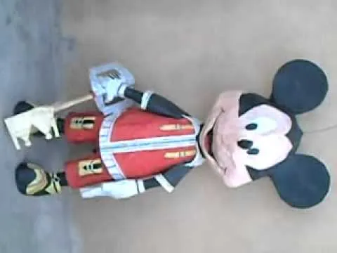piñata de mickey mouse - YouTube