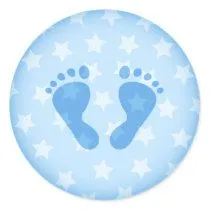 Huellas del bebé azul en un fondo estrellado etiqueta redonda por ...