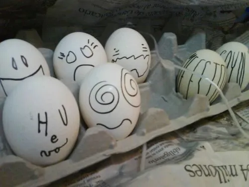 Huevos con caras graciosas - Imagui
