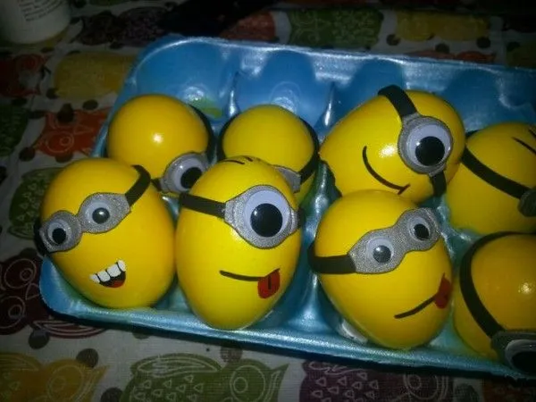 Huevos-decorados-como-Minions- ...