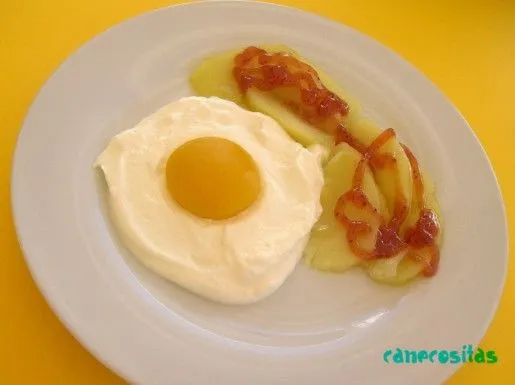 Huevos fritos con patatas y kepchup (dulce) - Recetariocanecositas