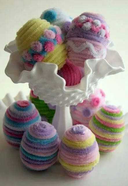 Huevos de pascua con limpia pipas | Easter | Pinterest