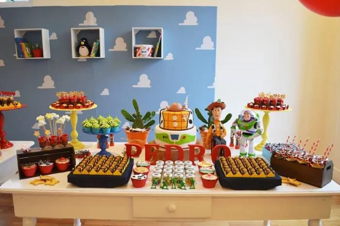 Idea de mesa de dulces cumpleaños Toy Story | Toy Story Birthday ...